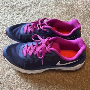 WOMENS Nike Air Max Invigor Sz 11